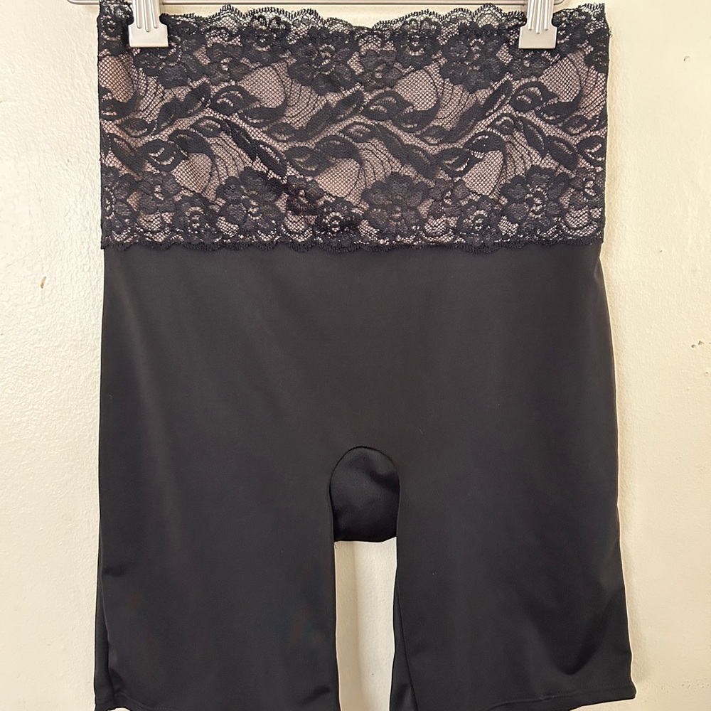 Marilyn Monroe Intimates Black Lace Tummy control shapewear Shorts size 1X